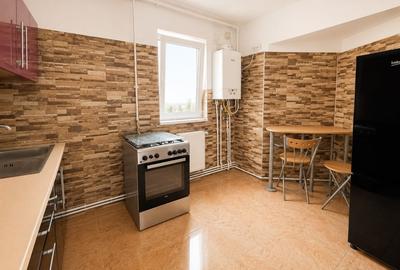 Apartament cu 3 camere decomandat în Trocadero