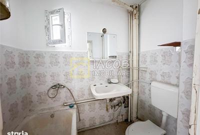 Apartament cu 3 camere nedecomandat în Cornișa
