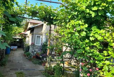 Casă cu 4 camere în Băicoi