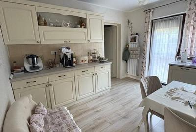 Casă cu 4 camere decomandat în Bucium