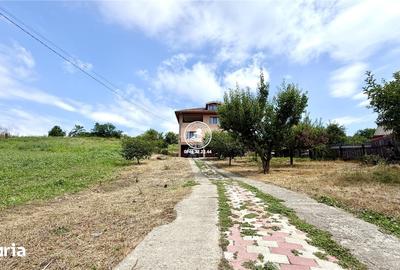 Casă cu 5 camere cu Teren 6400 Mp în Rediu