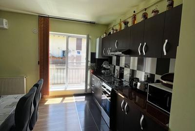 Apartament cu 3 camere decomandat în Gușterița