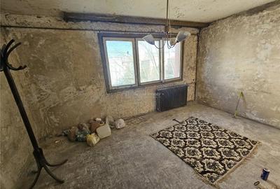 Apartament cu 2 camere semidecomandat în Micro I - 17