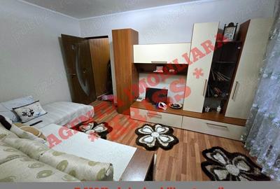 Apartament cu 3 camere semidecomandat în Craiovei