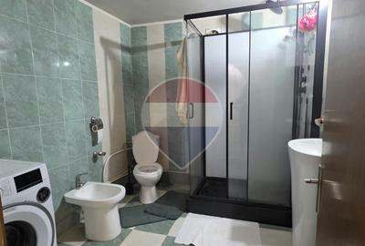Casă cu 5 camere cu Teren 1682 Mp în Mănești