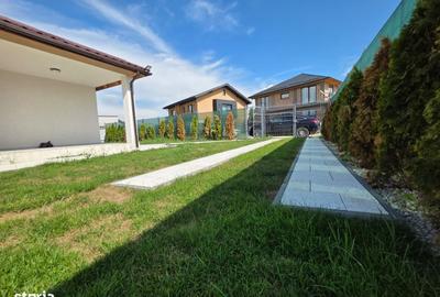 Casă cu 4 camere decomandat în Hărman