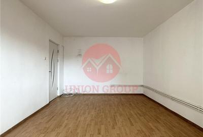 Apartament cu 4 camere decomandat în Km 4