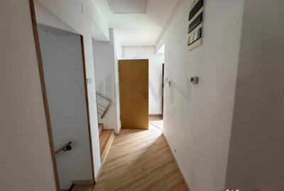 Casă cu 10 camere cu Teren 402 Mp în Lacul Tei - 1
