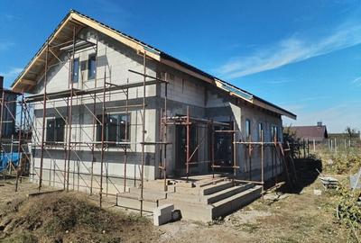 Casă cu 4 camere în Postăvari