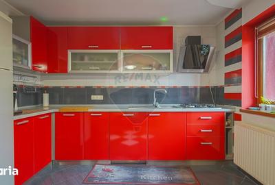 Casă cu 7 camere cu Teren 300 Mp în Central - 2