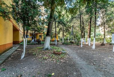Apartament cu 3 camere semidecomandat în Central