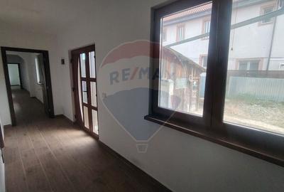 Casă individuală cu 3 camere cu Teren 1326 Mp în Vest