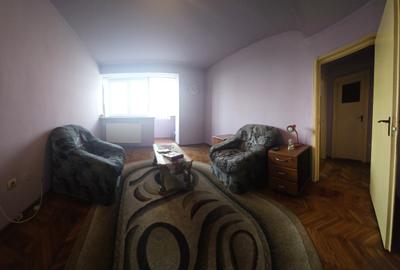 Apartament cu 3 camere semidecomandat în Grivița
