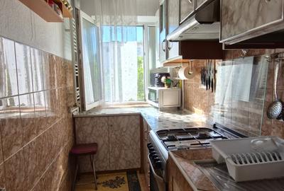 Apartament cu 2 camere semidecomandat în Km 5 - 18