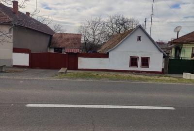 Casă cu 4 camere în Cuvin - 1