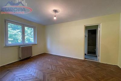 Apartament cu 2 camere semidecomandat în 23 August