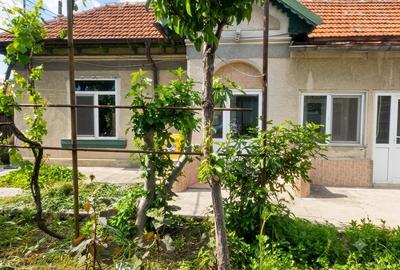 Casă individuală cu 3 camere cu Canalizare în Brătianu - 1