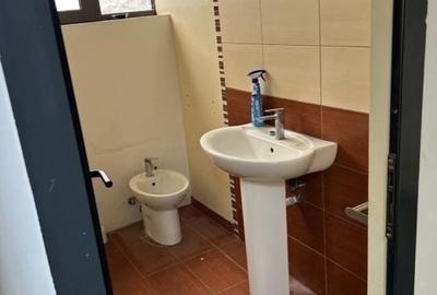 Spațiu comercial, de 250 mp, în Străulești
