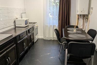 Apartament cu 3 camere semidecomandat în Mărăști