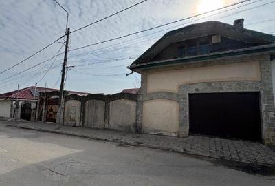 Casă individuală cu 10 camere cu Teren 800 Mp în Central