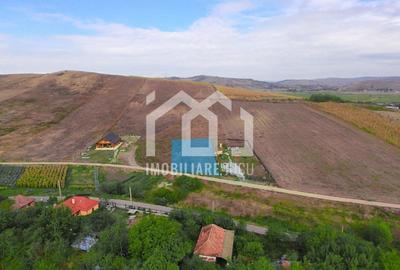 Teren Construcții intravilan de 1200 mp, în Gădălin