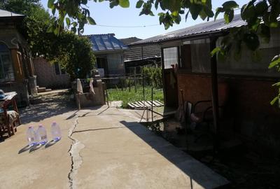 Casă cu 6 camere cu Teren 2800 Mp în Central