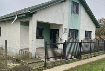 Casă cu 4 camere în Berteștii de Jos