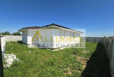 Casă individuală cu 4 camere cu Canalizare în Berceni