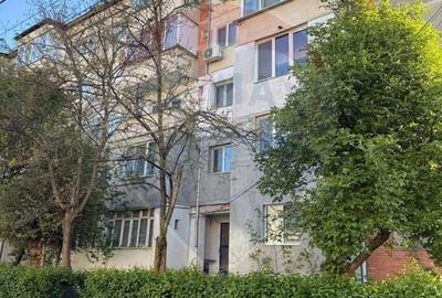 Apartament cu 2 camere decomandat în Hotvon