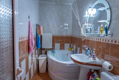 Apartament cu 2 camere decomandat în Moinești - 11
