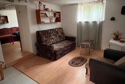 Casă cu 5 camere cu Teren 446 Mp în Florilor
