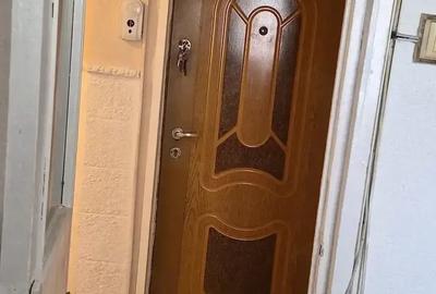 Apartament cu 3 camere semidecomandat în Central - 1