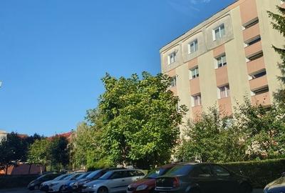 Apartament cu 2 camere decomandat în Noua