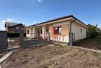 Duplex cu 3 camere cu Canalizare în Moșnița Nouă - 1