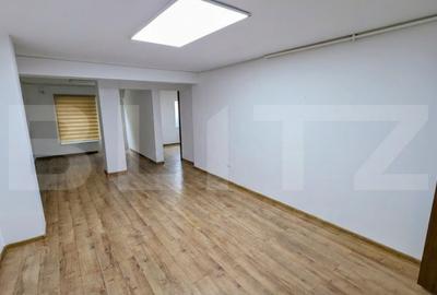 Apartament cu 2 camere semidecomandat în Cetate