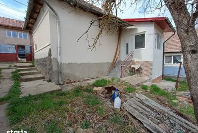 Casă cu 2 camere cu Teren 720 Mp în Central