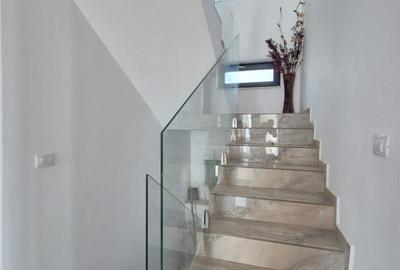 Casă cu 6 camere cu Teren 730 Mp în Bucium