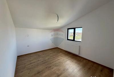 Casă cu 3 camere cu Teren 400 Mp în Golești