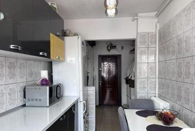 Apartament cu 2 camere semidecomandat în Micro 6 - 2