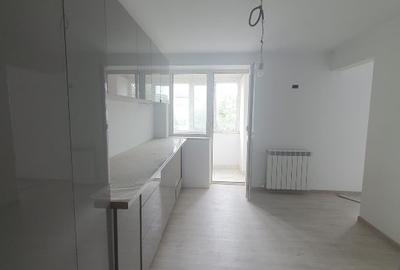 Apartament cu 3 camere semidecomandat în Exterior Sud