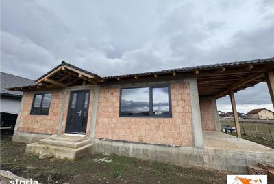 Casă cu 3 camere cu Teren 300 Mp în Central