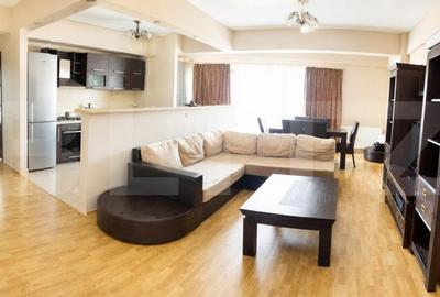 Apartament cu 3 camere semidecomandat, mobilat în Independenței