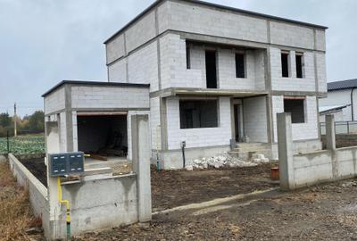 Casă cu 4 camere în Central