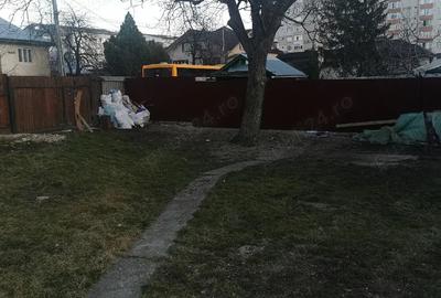 Casă cu 3 camere cu Teren 300 Mp în Central - 1