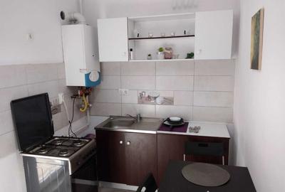 Garsonieră decomandată în Girocului