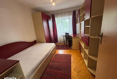 Apartament cu 3 camere decomandat în Nicolina