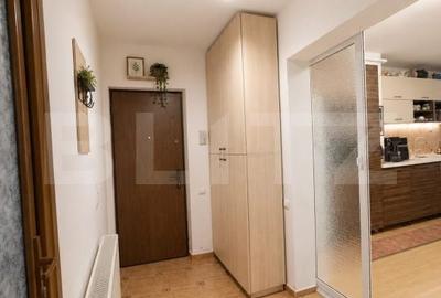 Apartament cu 3 camere semidecomandat în Craiter