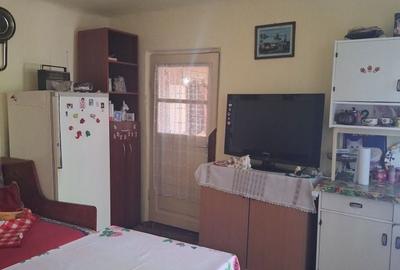Casă cu 3 camere în Țânțăreni