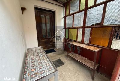 Casă cu 3 camere nedecomandat cu Teren 473 Mp în Central