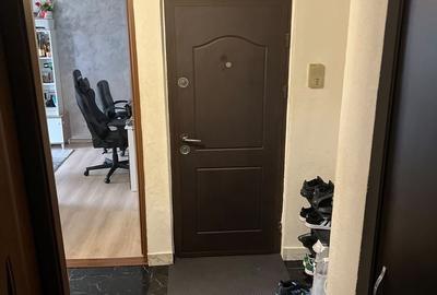 Apartament cu 3 camere decomandat în Exterior Vest